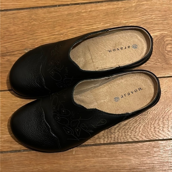 Black leather Aravon Clogs 7.5 B New Without Box - Picture 2 of 4